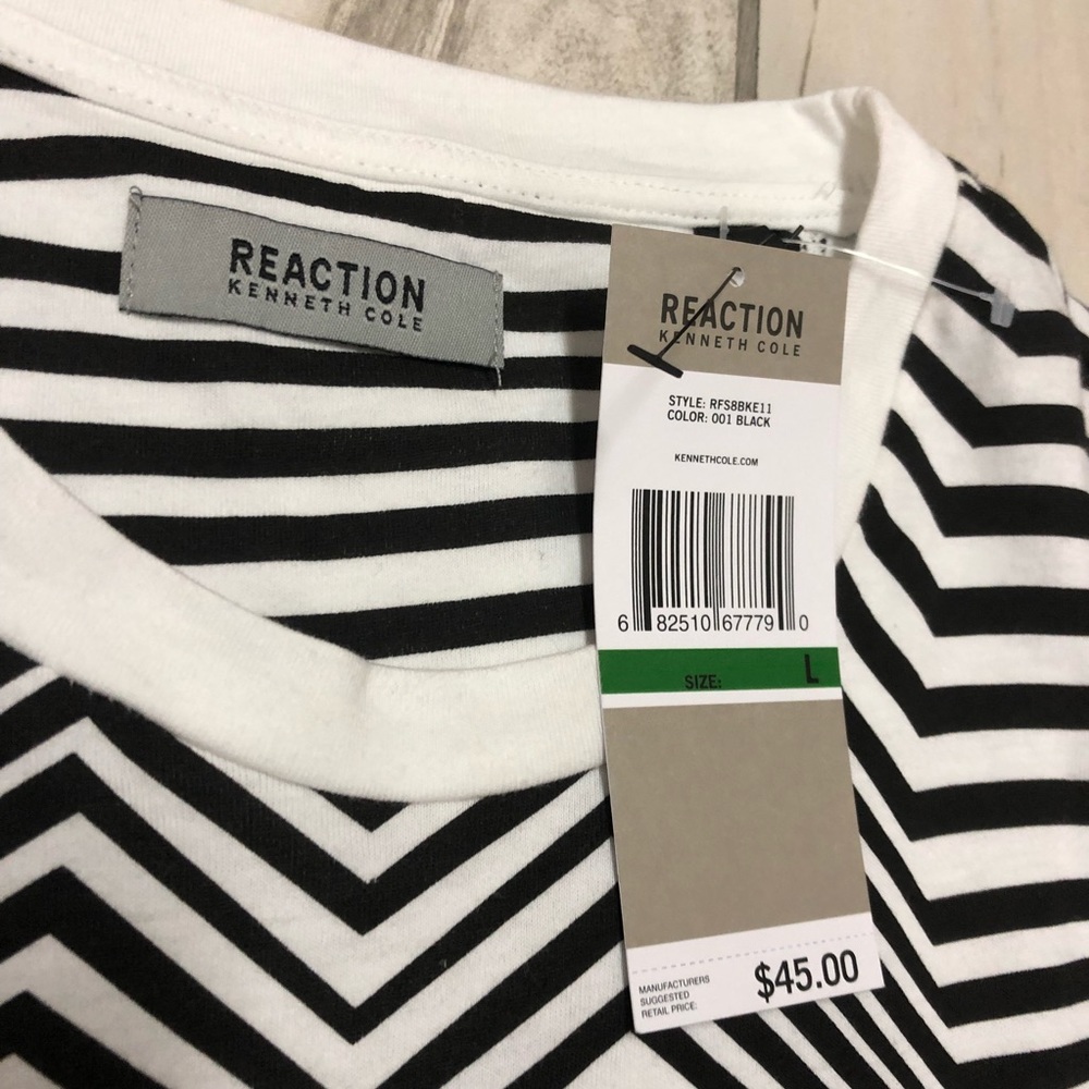 *NEW* KENNETH COLE REACTION T-SHIRT